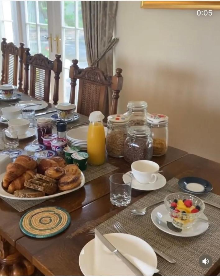 Redgate House Bed & Breakfast Лъндъндери Екстериор снимка