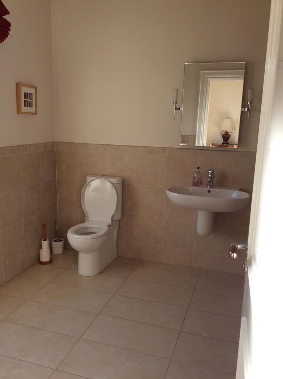 Redgate House Bed & Breakfast Лъндъндери Екстериор снимка